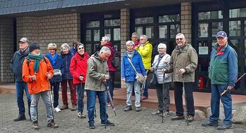Wandergruppe posiert für Foto
