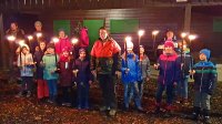 Im Fackelschein durch den dunklen Wald